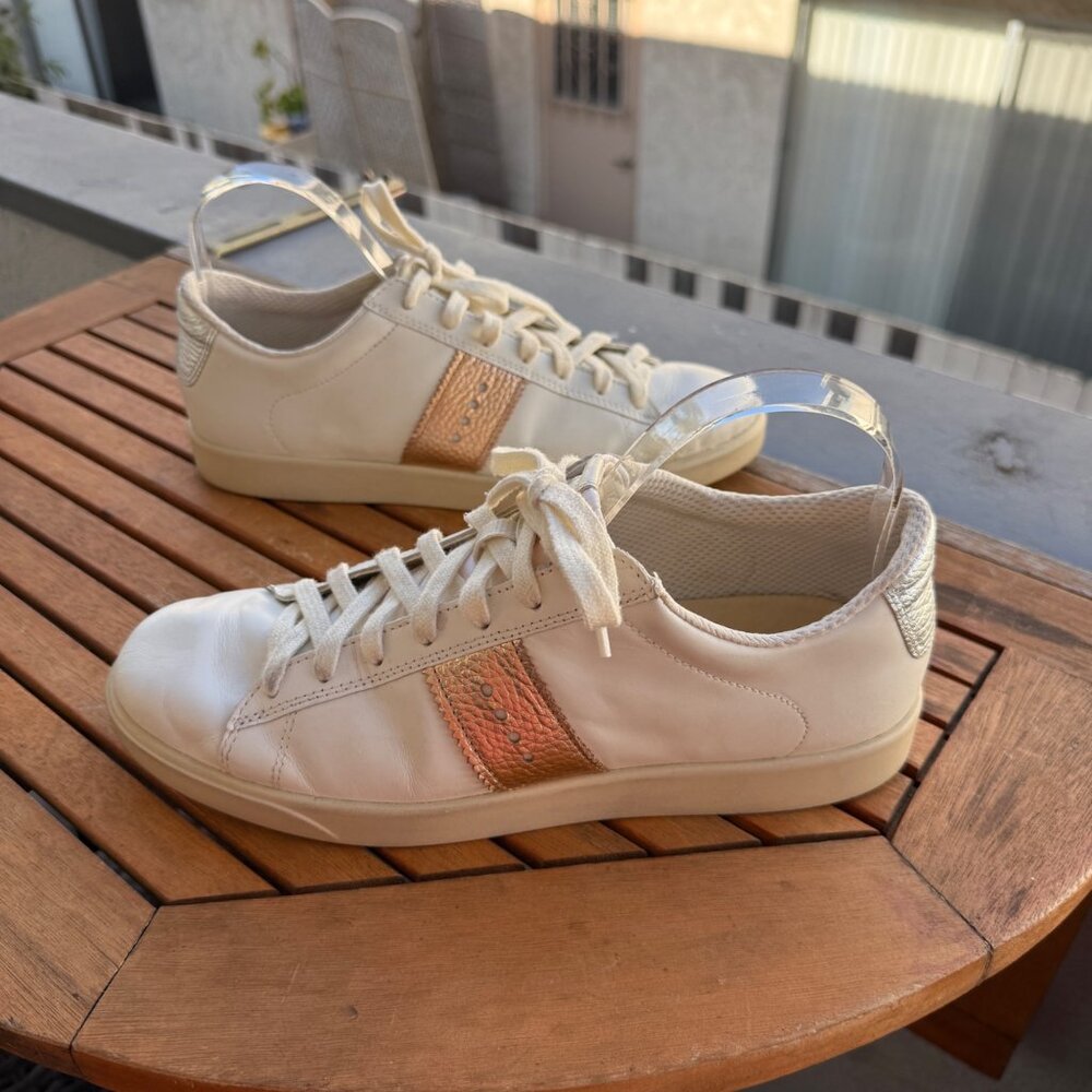 Ecco Womens White Sneakers With Rose Gold Accents - Picture 4 of 7